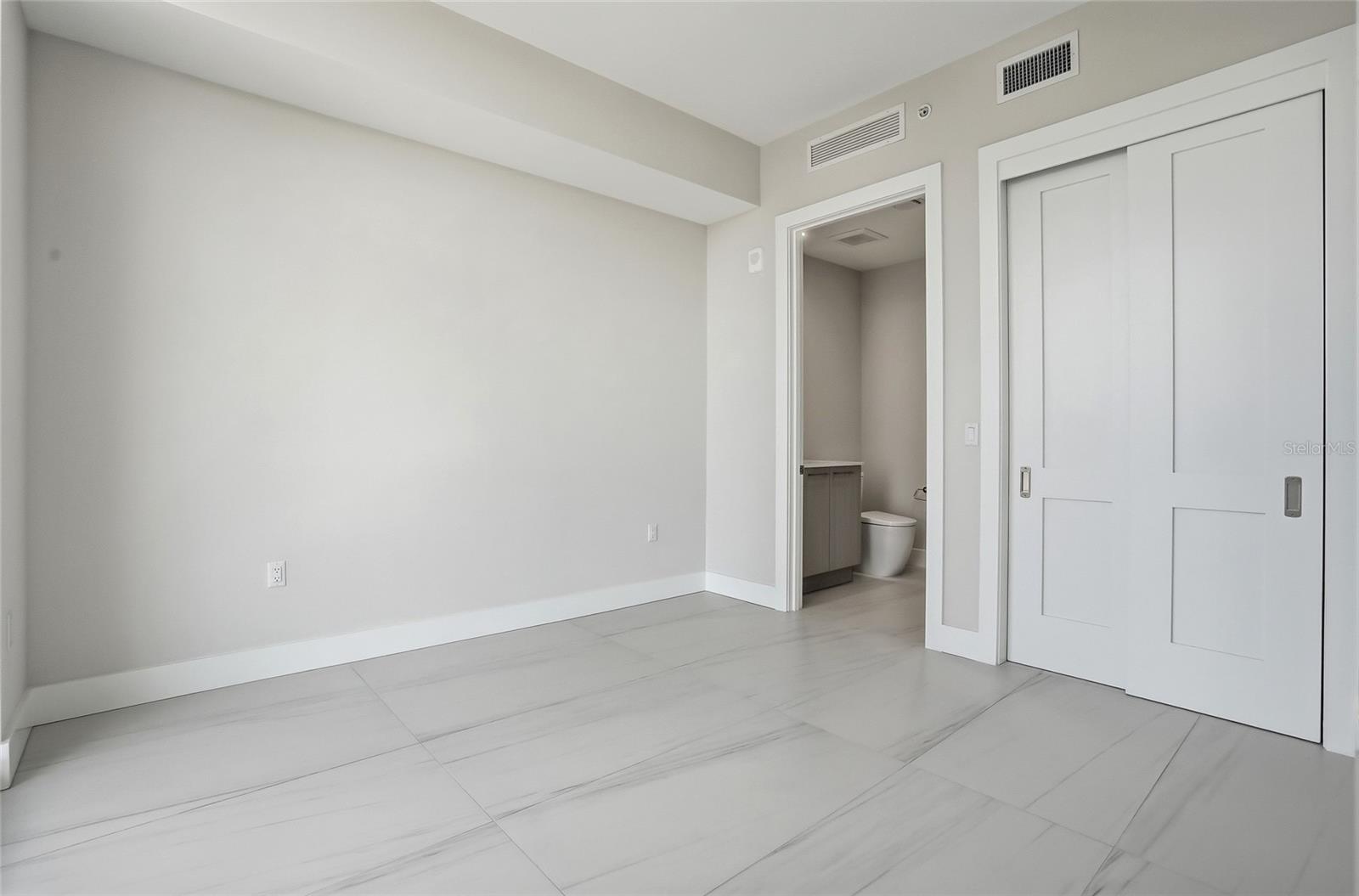 Image 39 of 72 For 275 1st Ave S 1008