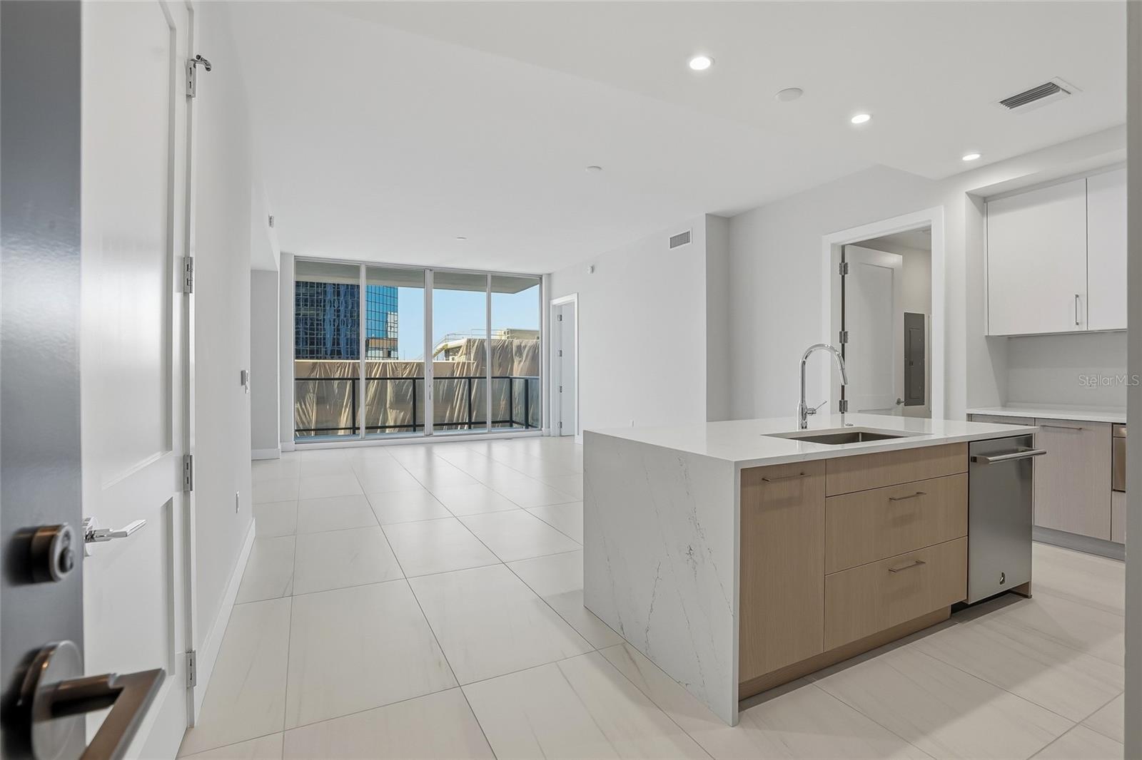 Image 4 of 72 For 275 1st Ave S 1008