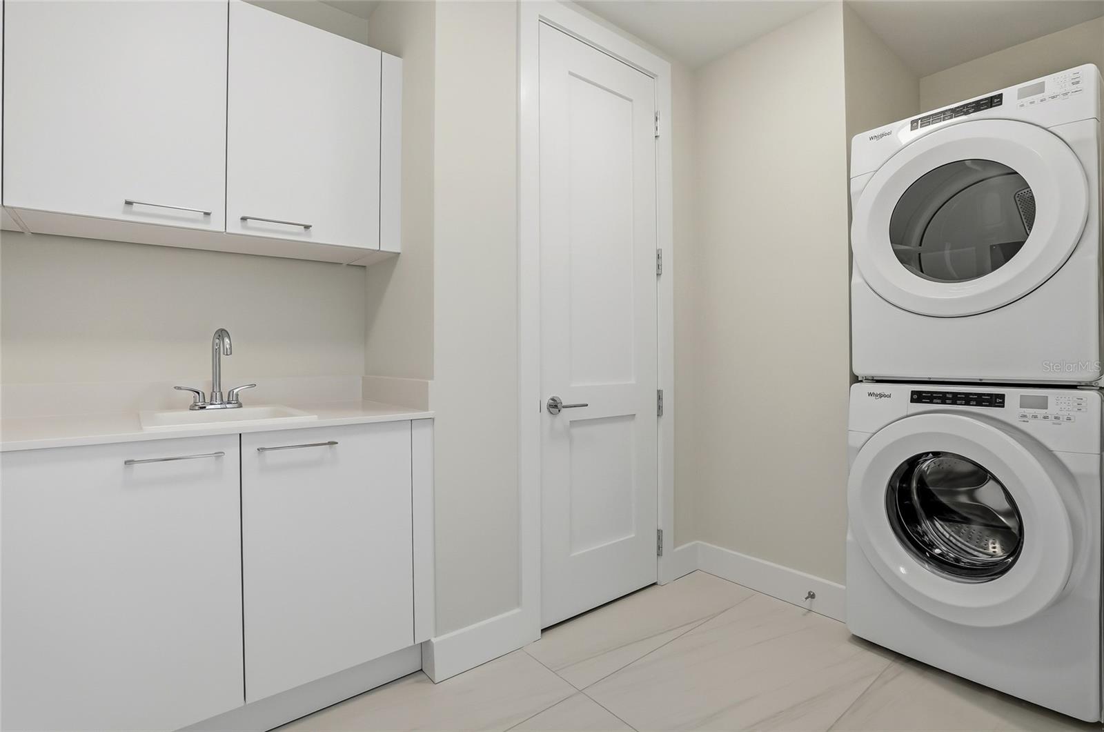 Image 42 of 72 For 275 1st Ave S 1008