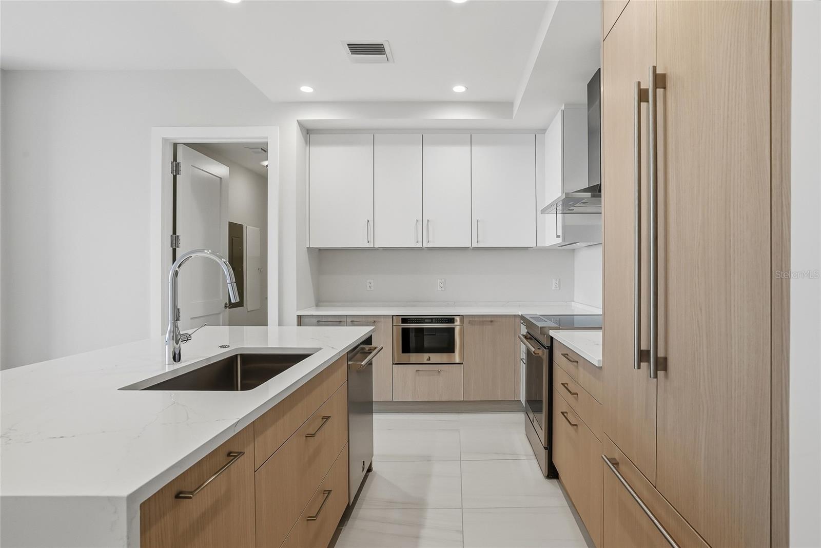 Image 5 of 72 For 275 1st Ave S 1008