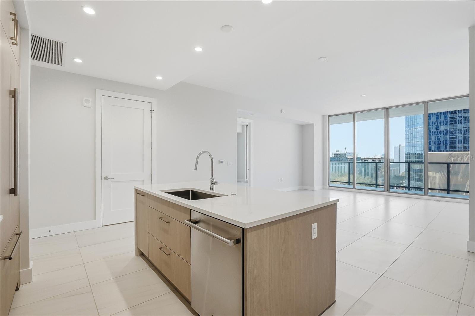 Image 8 of 72 For 275 1st Ave S 1008