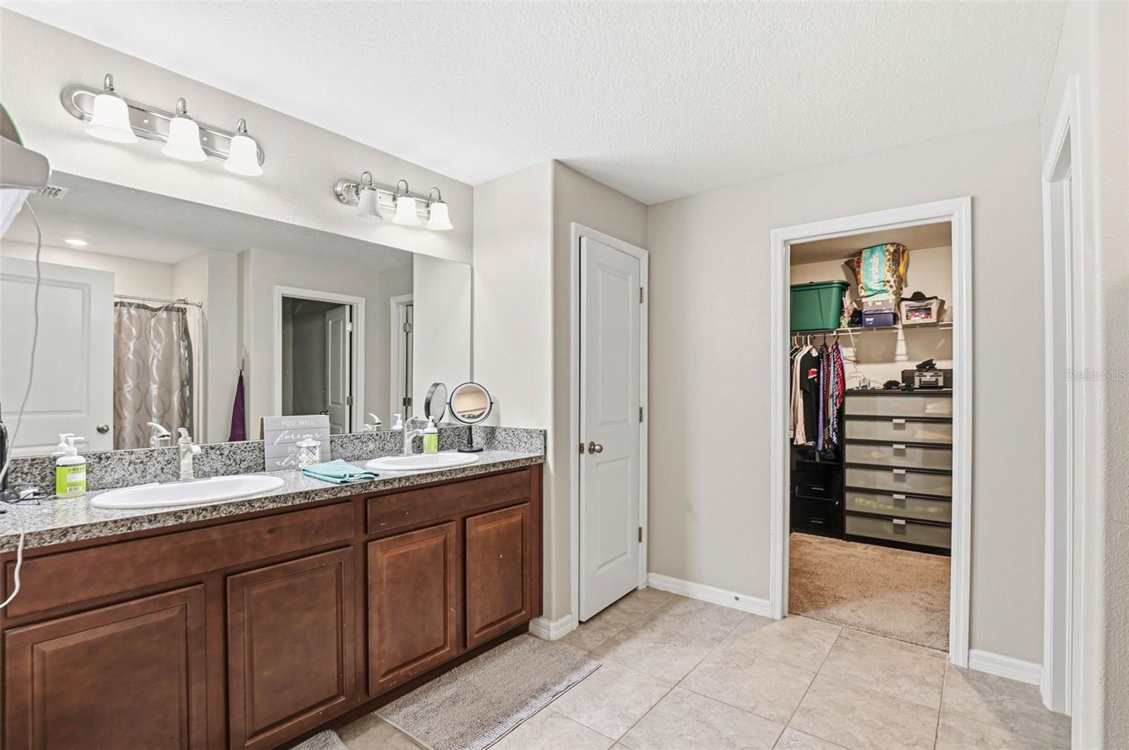 Image 17 of 35 For 211 English Channel Place