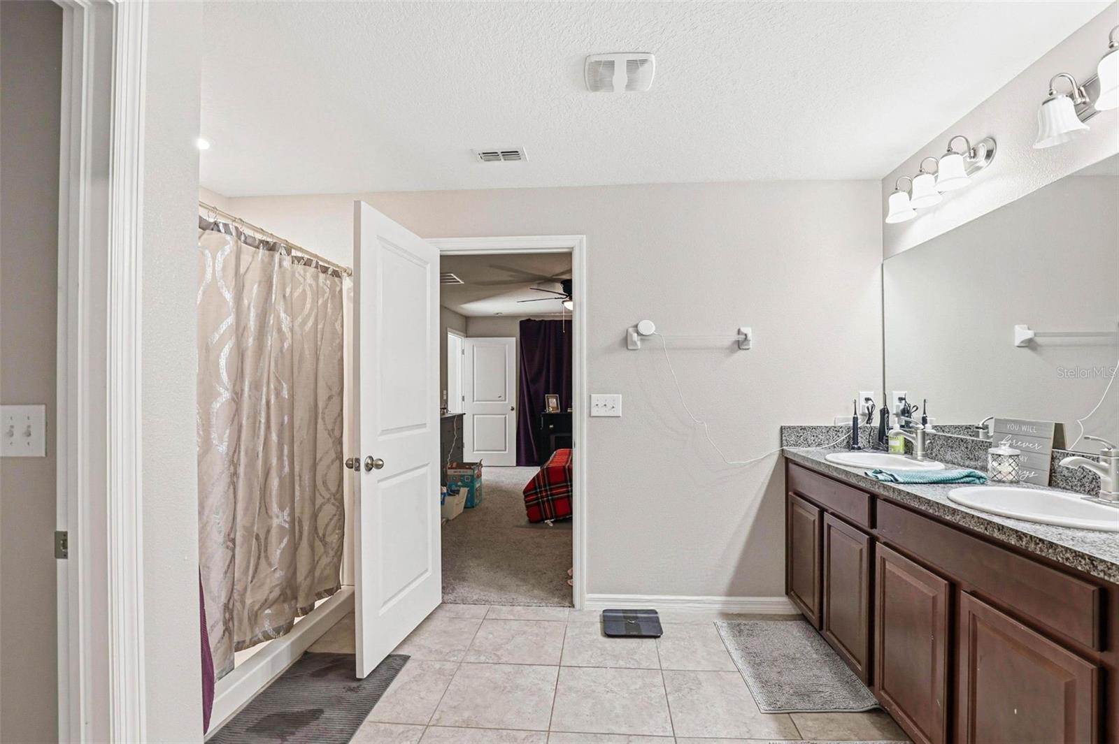 Image 18 of 35 For 211 English Channel Place