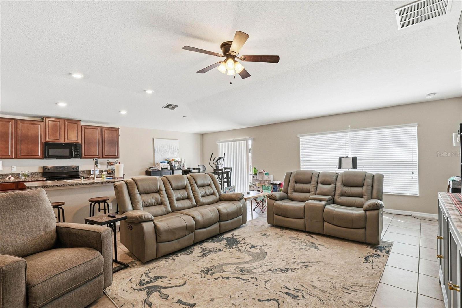 Image 22 of 35 For 211 English Channel Place