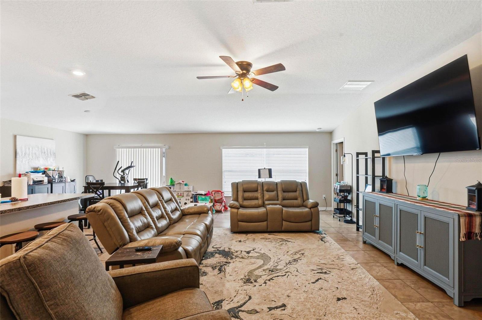 Image 23 of 35 For 211 English Channel Place