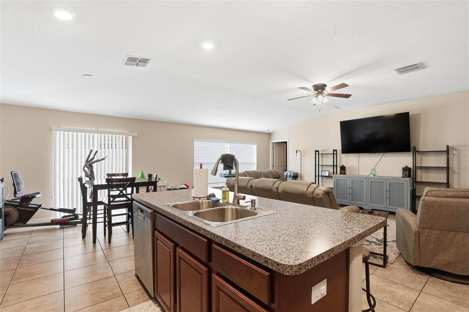 Image 25 of 35 For 211 English Channel Place