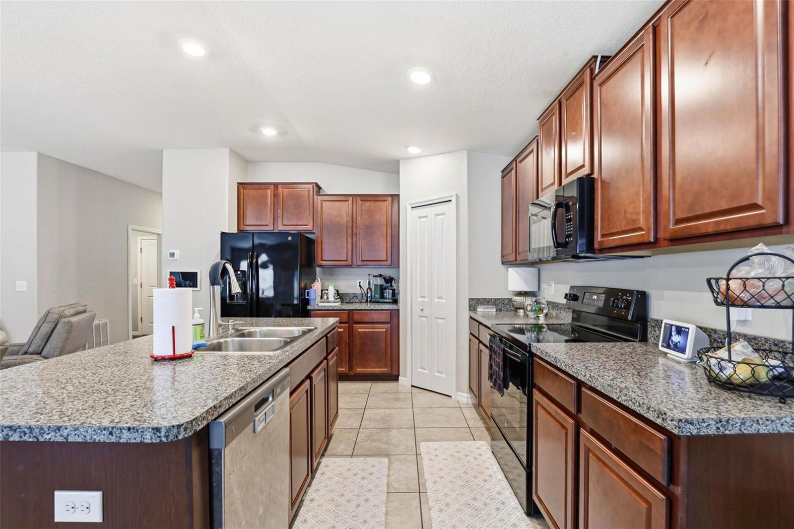 Image 27 of 35 For 211 English Channel Place