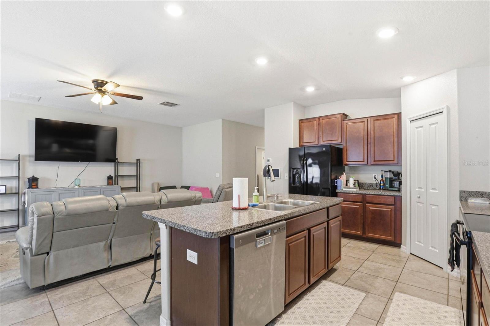 Image 28 of 35 For 211 English Channel Place