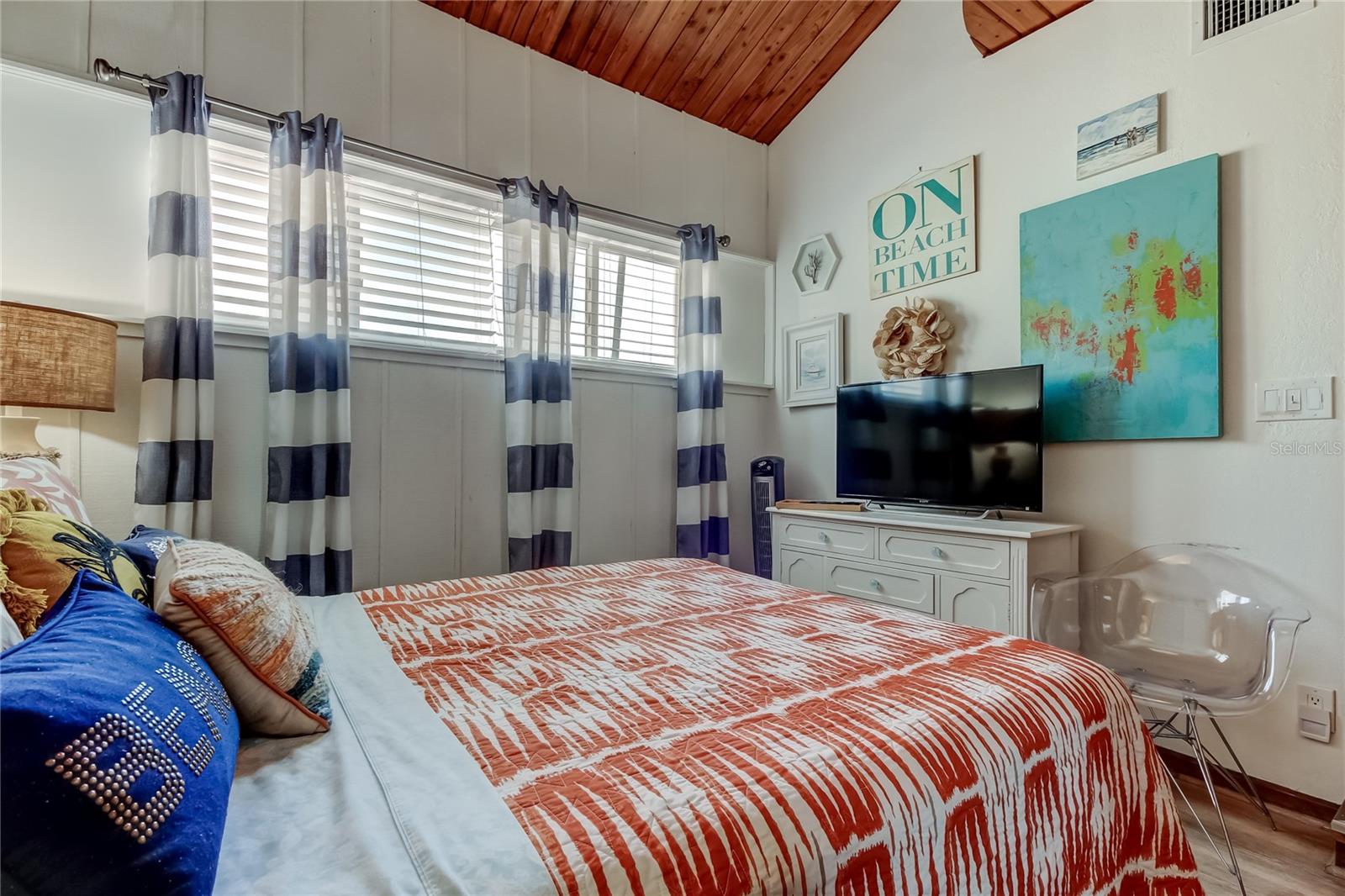 Image 13 of 40 For 19530 Gulf Boulevard 4b