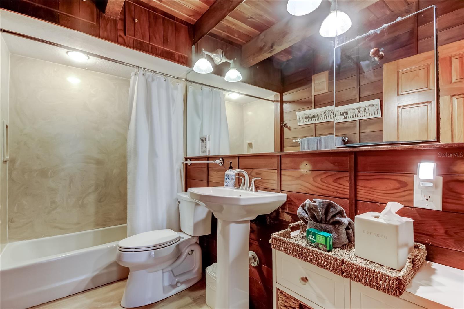 Image 15 of 40 For 19530 Gulf Boulevard 4b