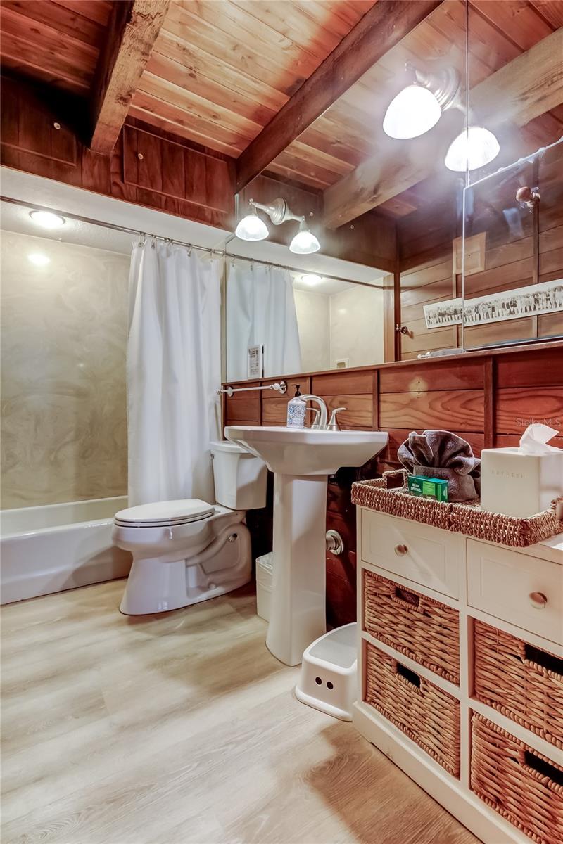 Image 16 of 40 For 19530 Gulf Boulevard 4b