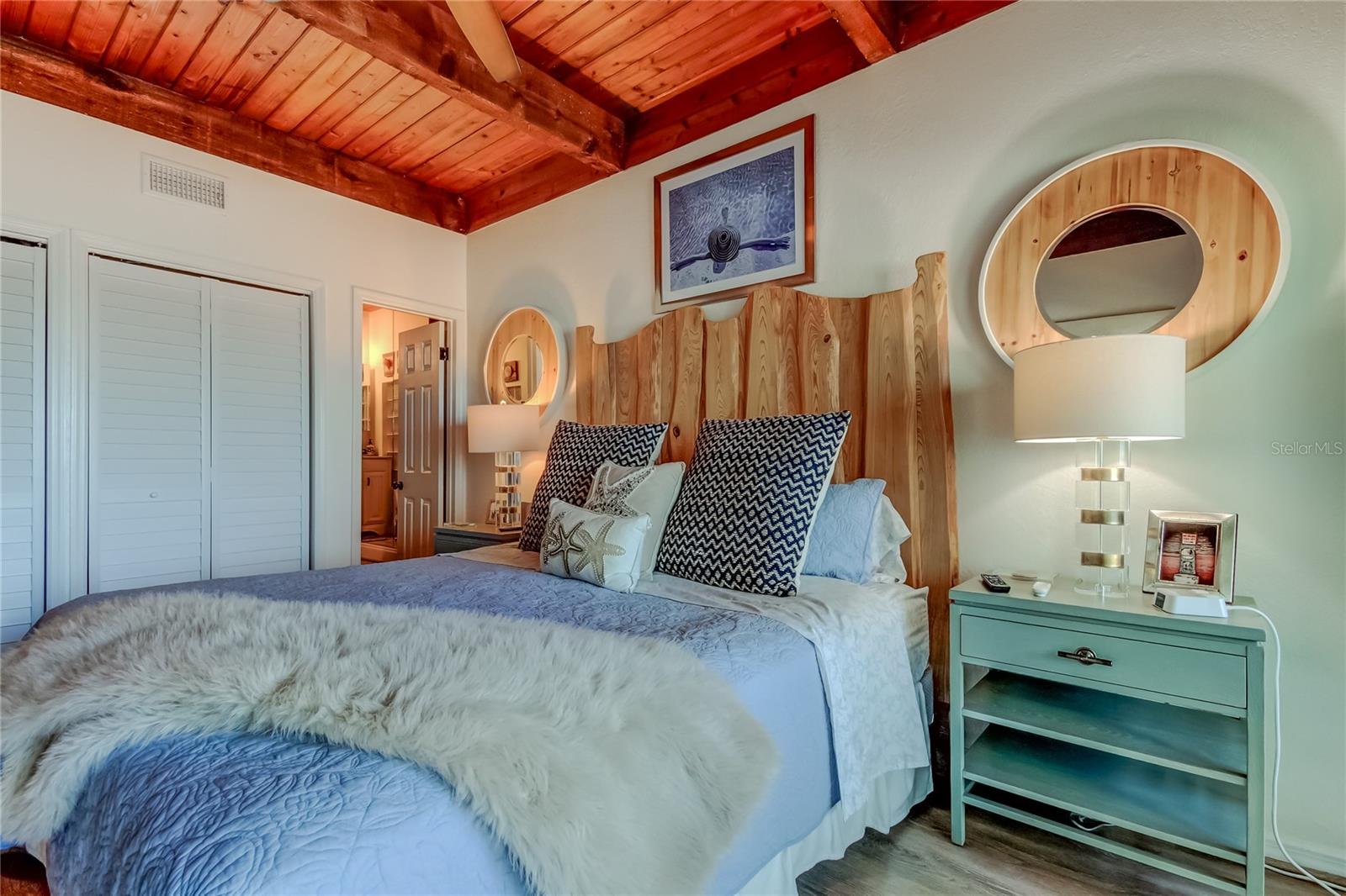 Image 17 of 40 For 19530 Gulf Boulevard 4b