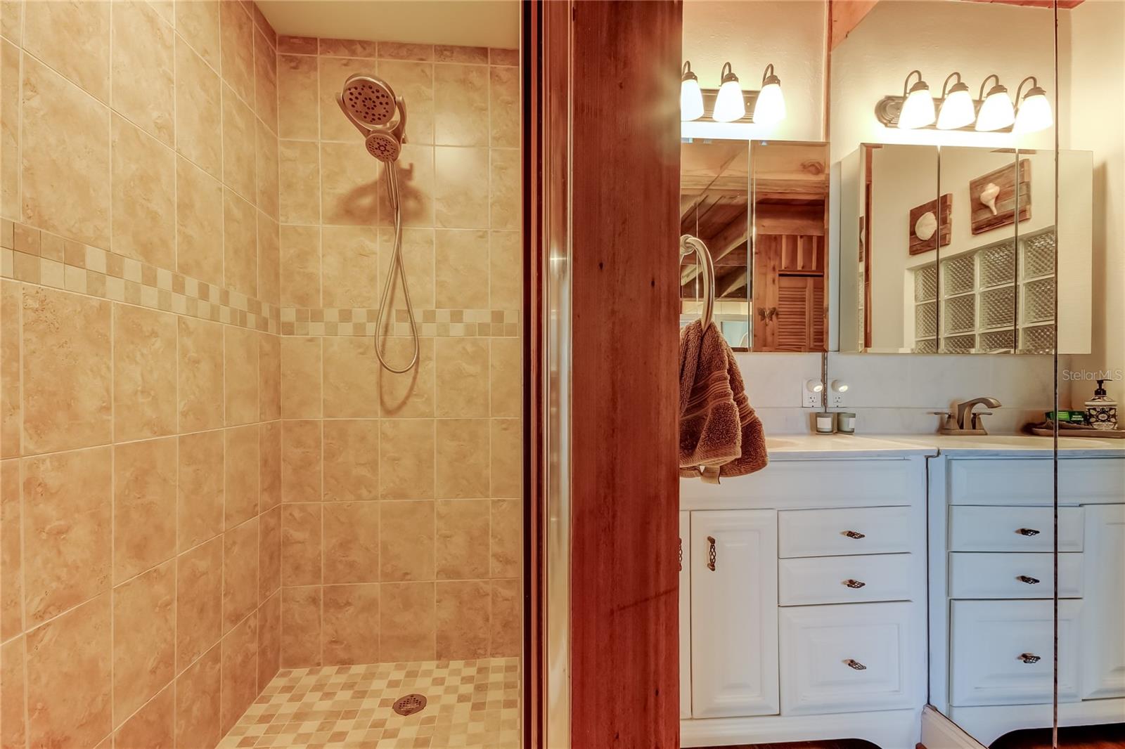 Image 19 of 40 For 19530 Gulf Boulevard 4b