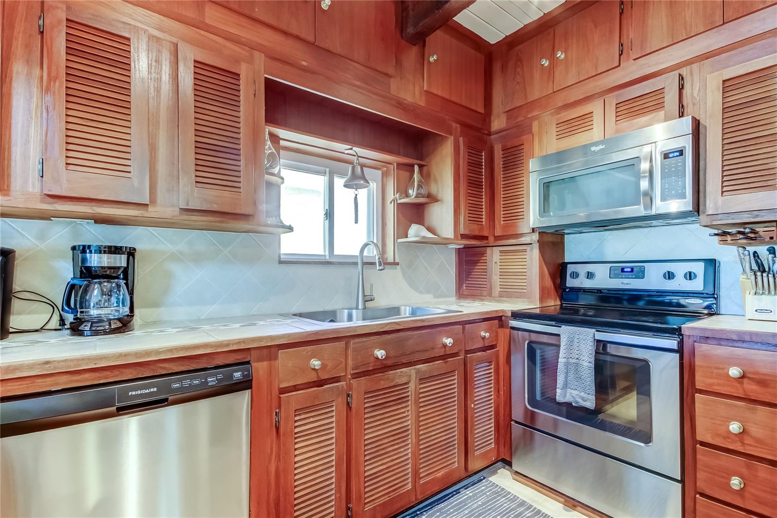 Image 28 of 40 For 19530 Gulf Boulevard 4b