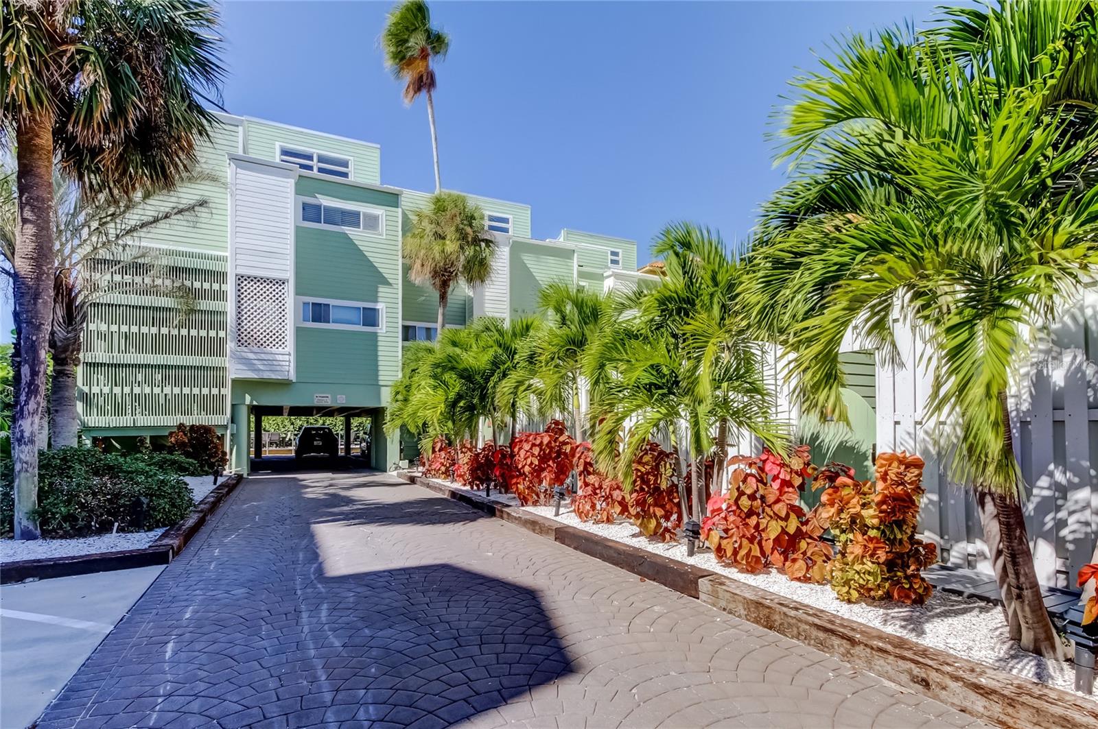 Image 3 of 40 For 19530 Gulf Boulevard 4b