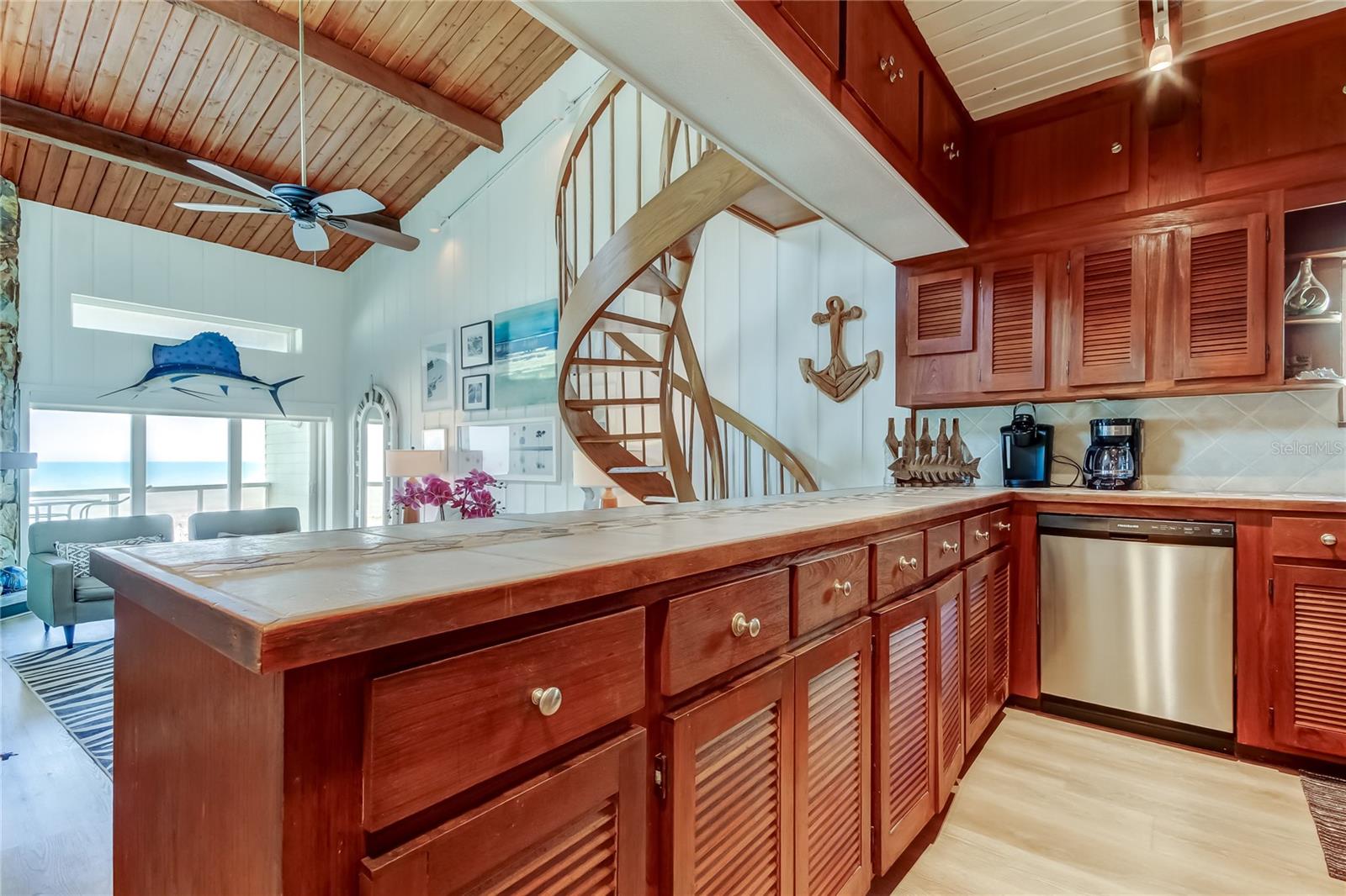 Image 31 of 40 For 19530 Gulf Boulevard 4b