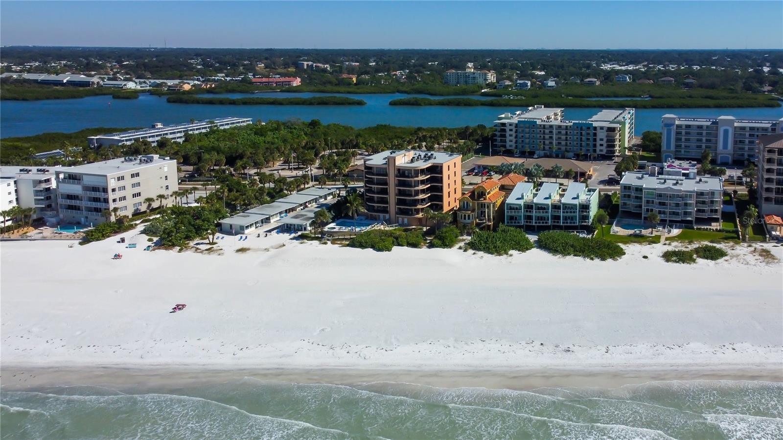 Image 4 of 40 For 19530 Gulf Boulevard 4b