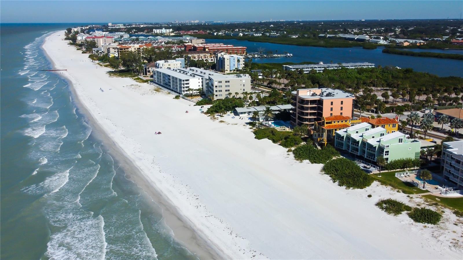 Image 5 of 40 For 19530 Gulf Boulevard 4b