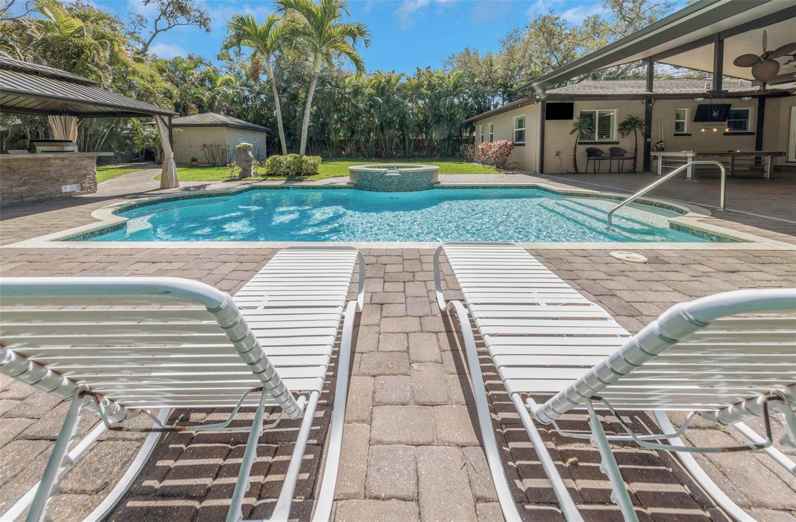 Listing photo id 8 for 1437 Country Club Rd N Road N Country Cl