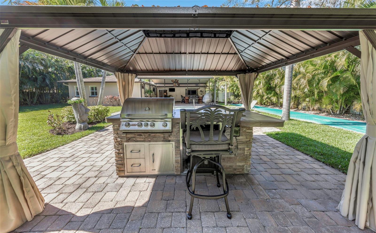 Listing photo id 12 for 1437 Country Club Rd N Road N Country Cl