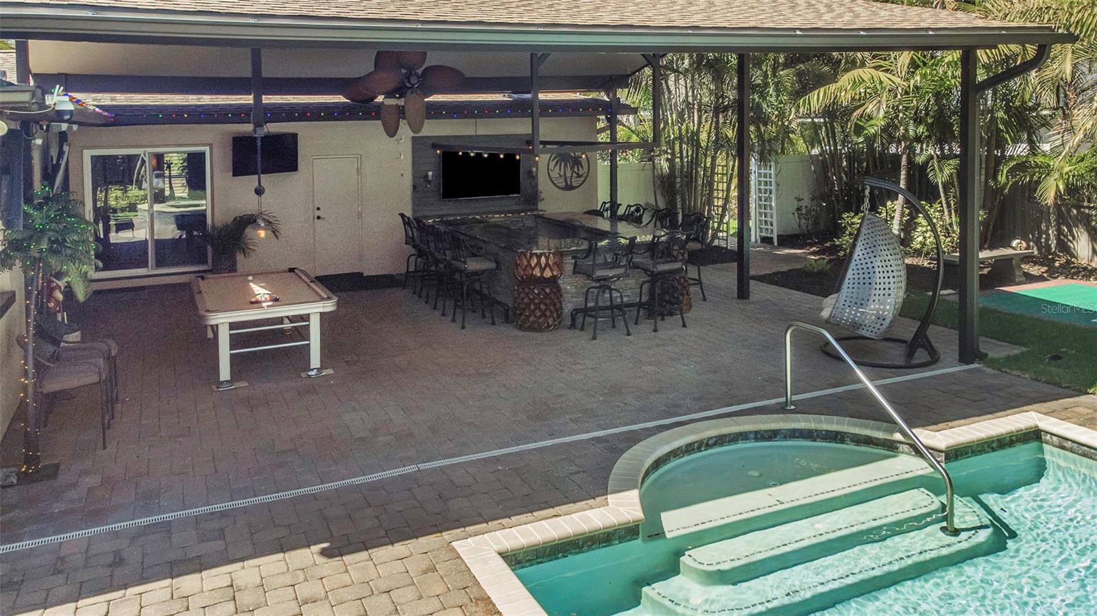 Listing photo id 13 for 1437 Country Club Rd N Road N Country Cl