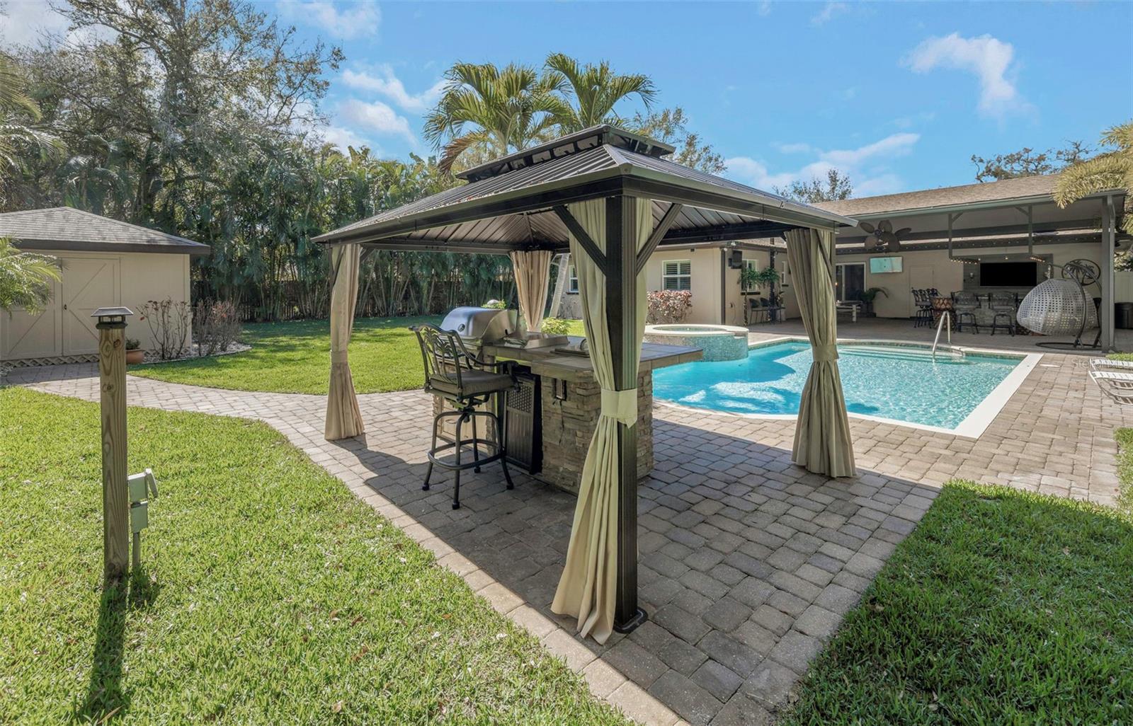 Listing photo id 14 for 1437 Country Club Rd N Road N Country Cl