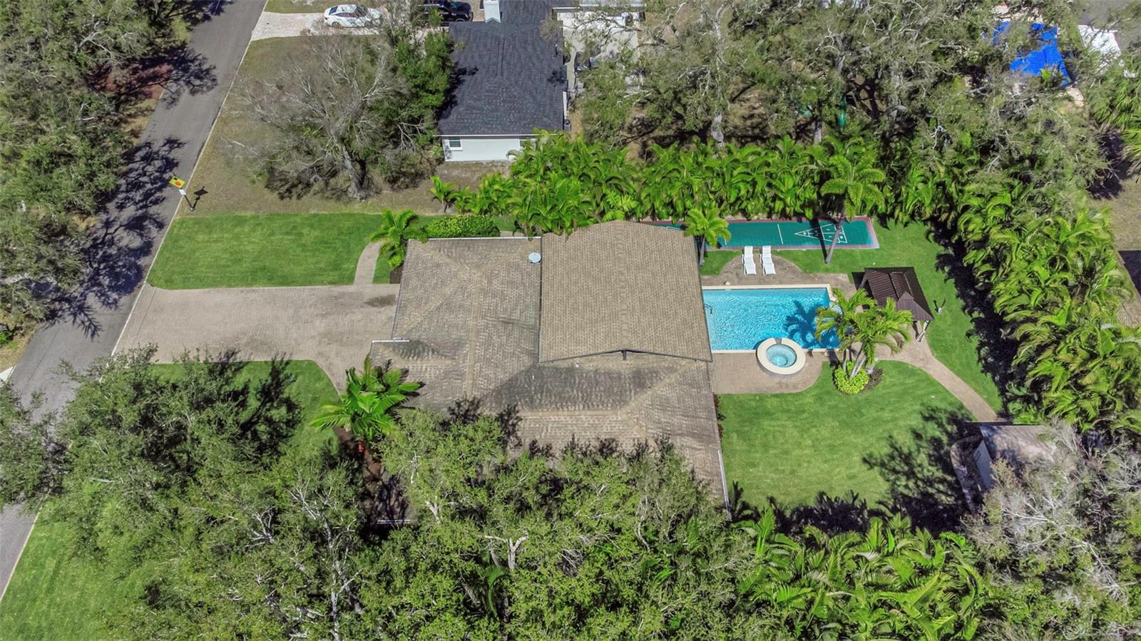 Listing photo id 15 for 1437 Country Club Rd N Road N Country Cl