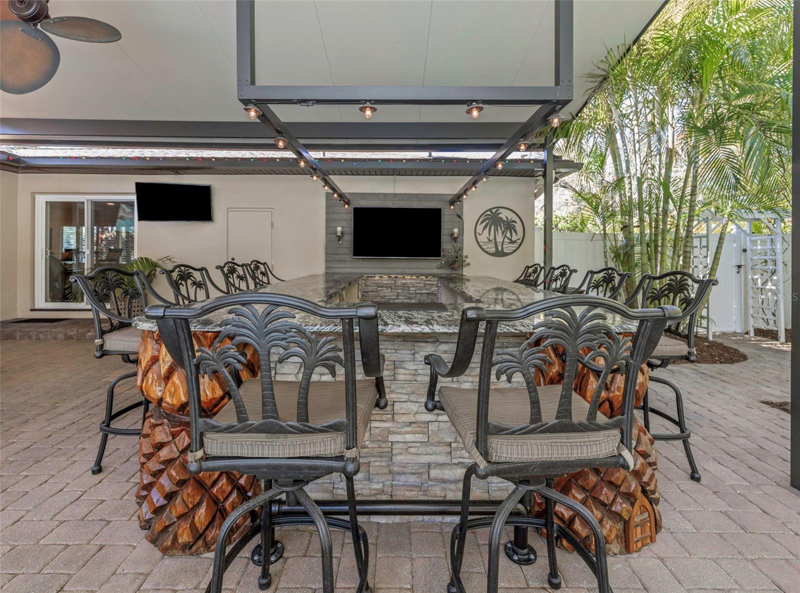 Listing photo id 16 for 1437 Country Club Rd N Road N Country Cl