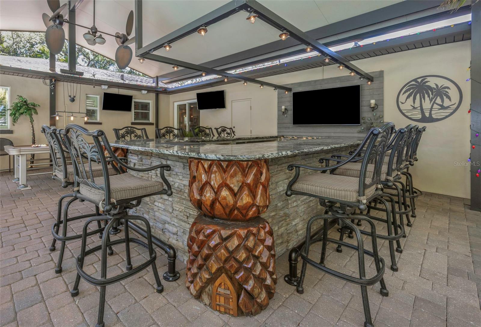 Listing photo id 17 for 1437 Country Club Rd N Road N Country Cl