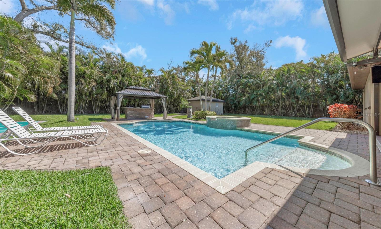 Listing photo id 18 for 1437 Country Club Rd N Road N Country Cl