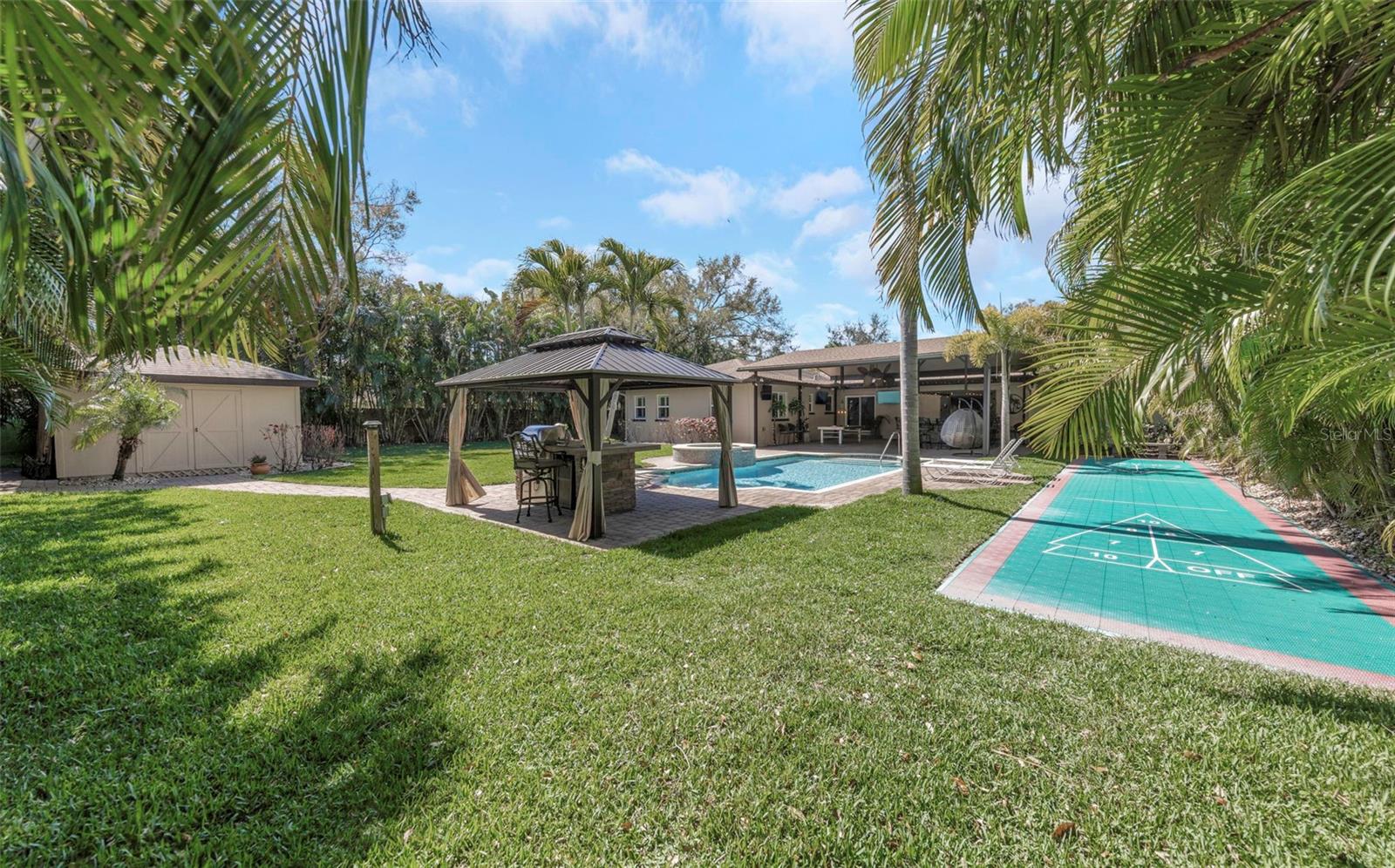 Listing photo id 19 for 1437 Country Club Rd N Road N Country Cl