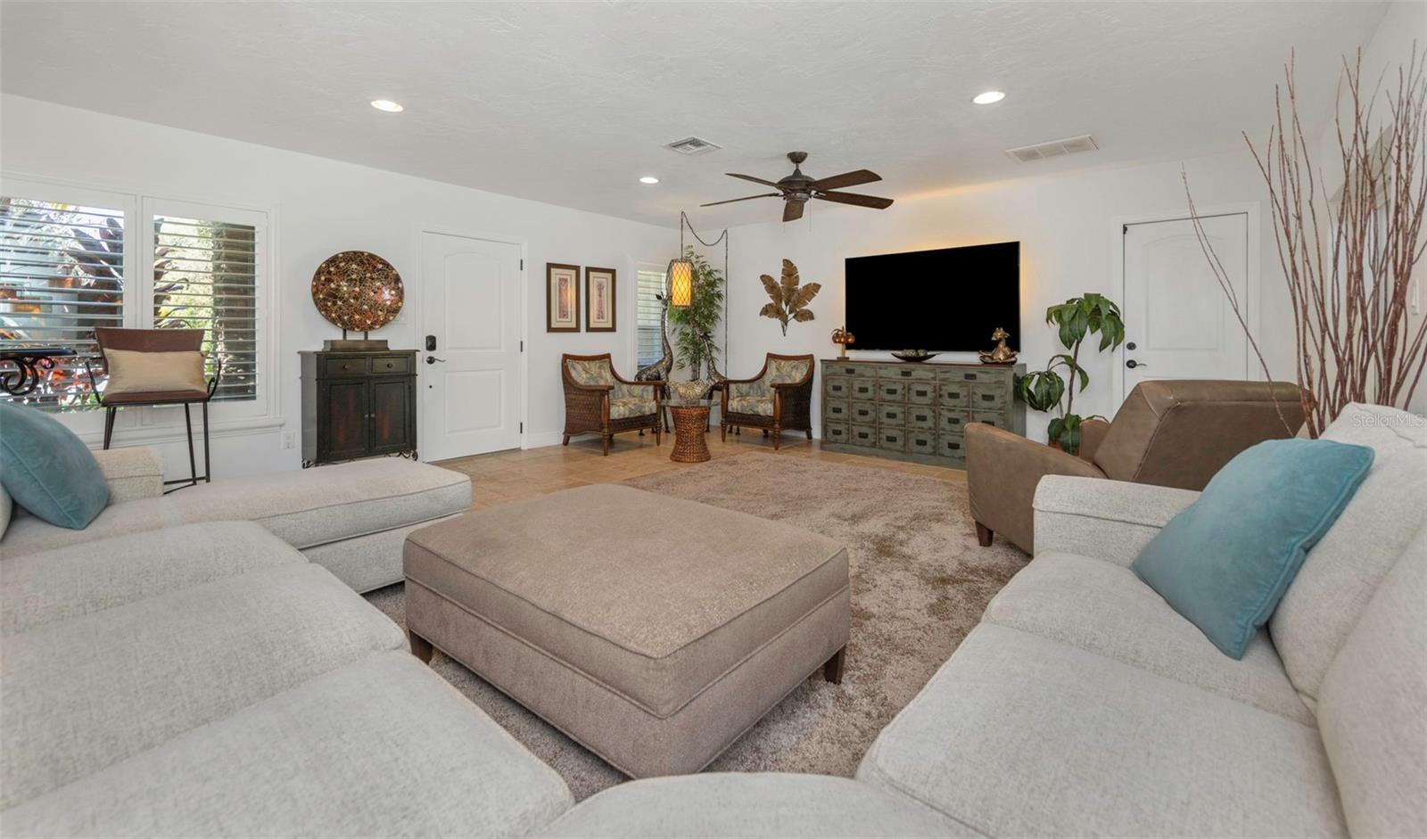 Listing photo id 27 for 1437 Country Club Rd N Road N Country Cl