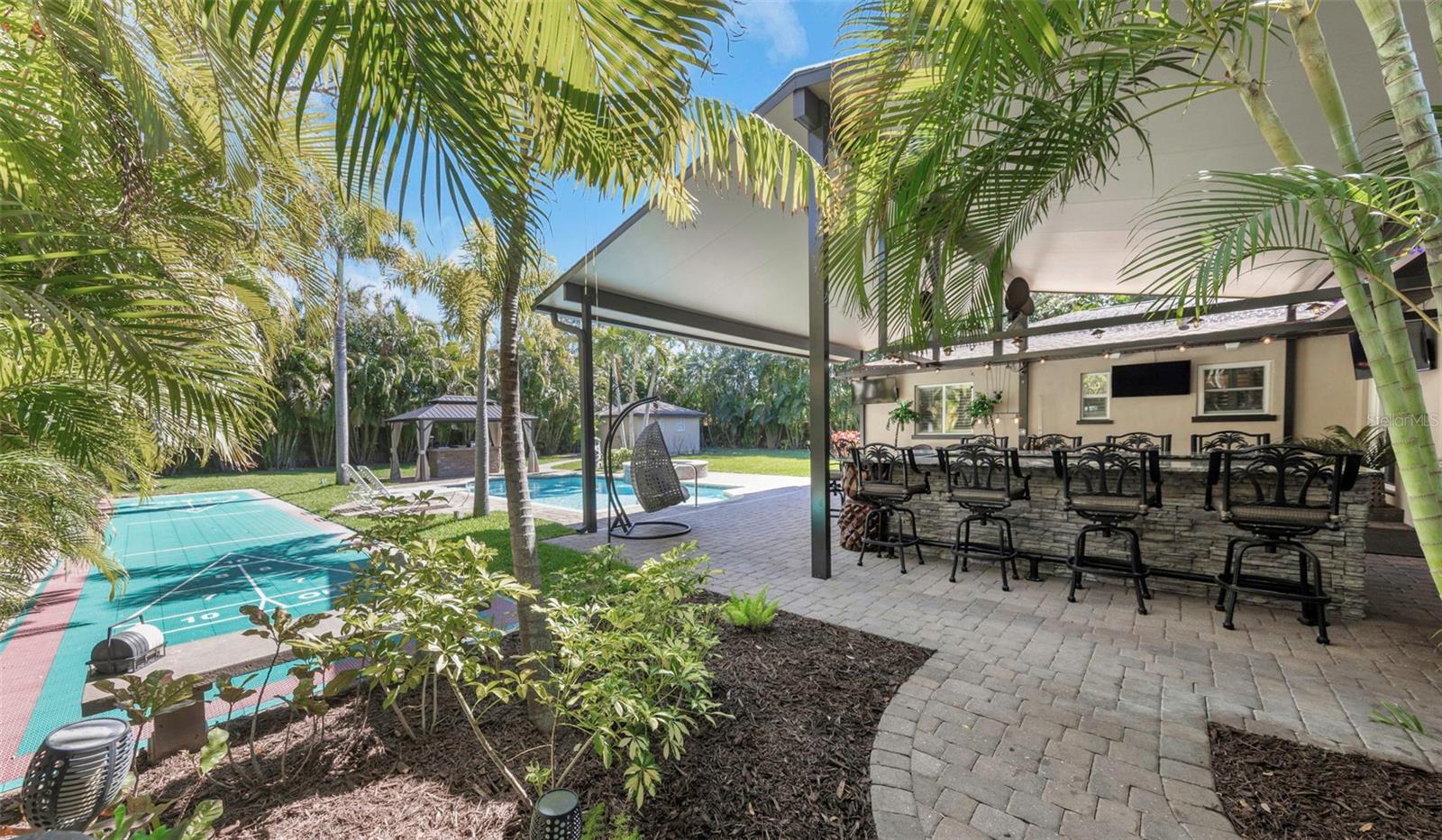 Listing photo id 1 for 1437 Country Club Rd N Road N Country Cl