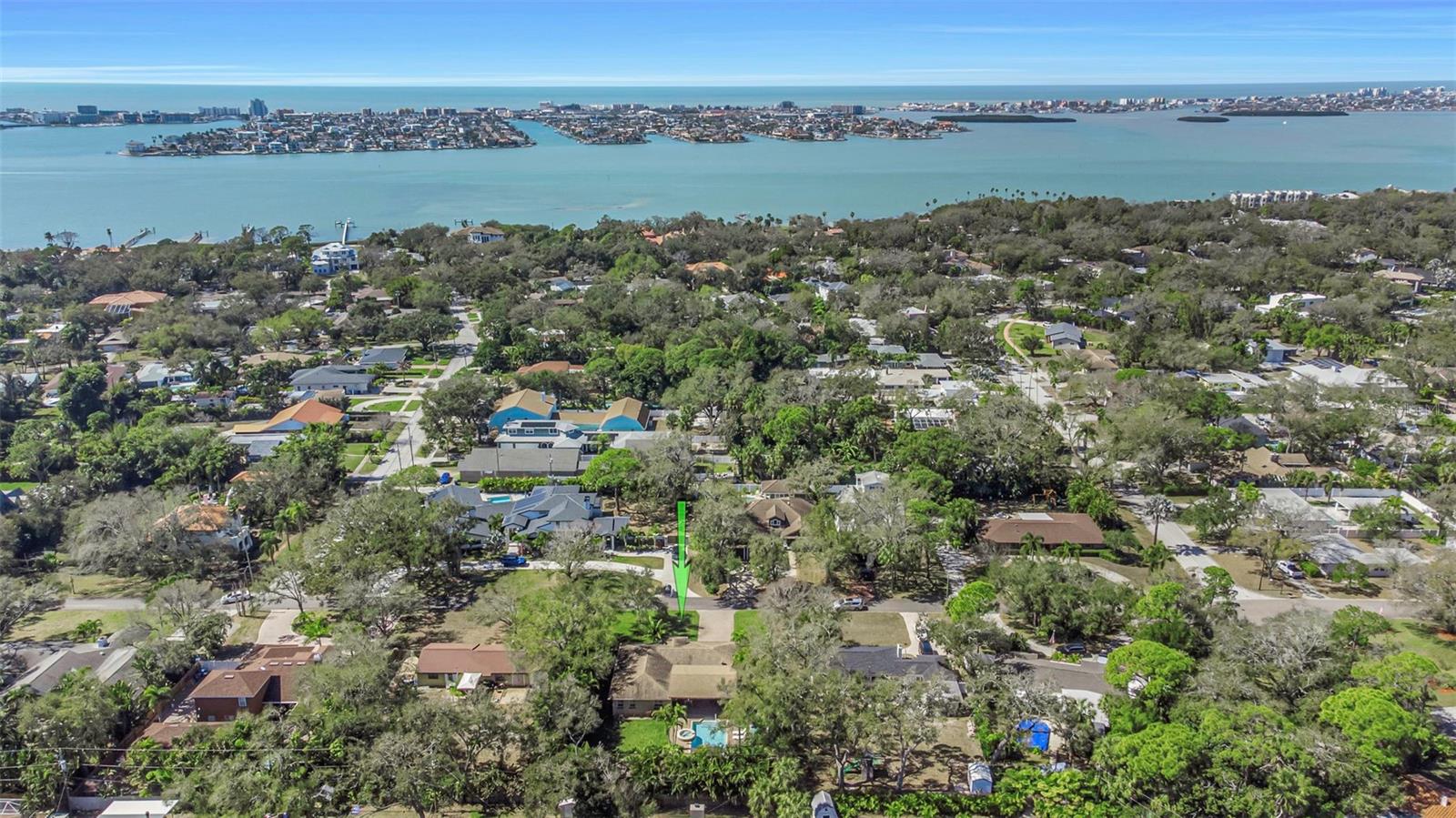 Listing photo id 2 for 1437 Country Club Rd N Road N Country Cl