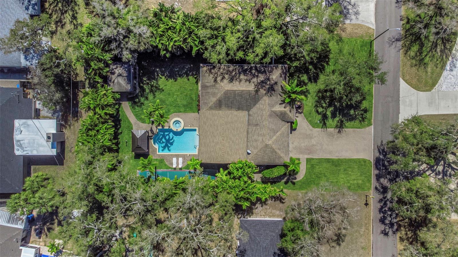 Listing photo id 56 for 1437 Country Club Rd N Road N Country Cl