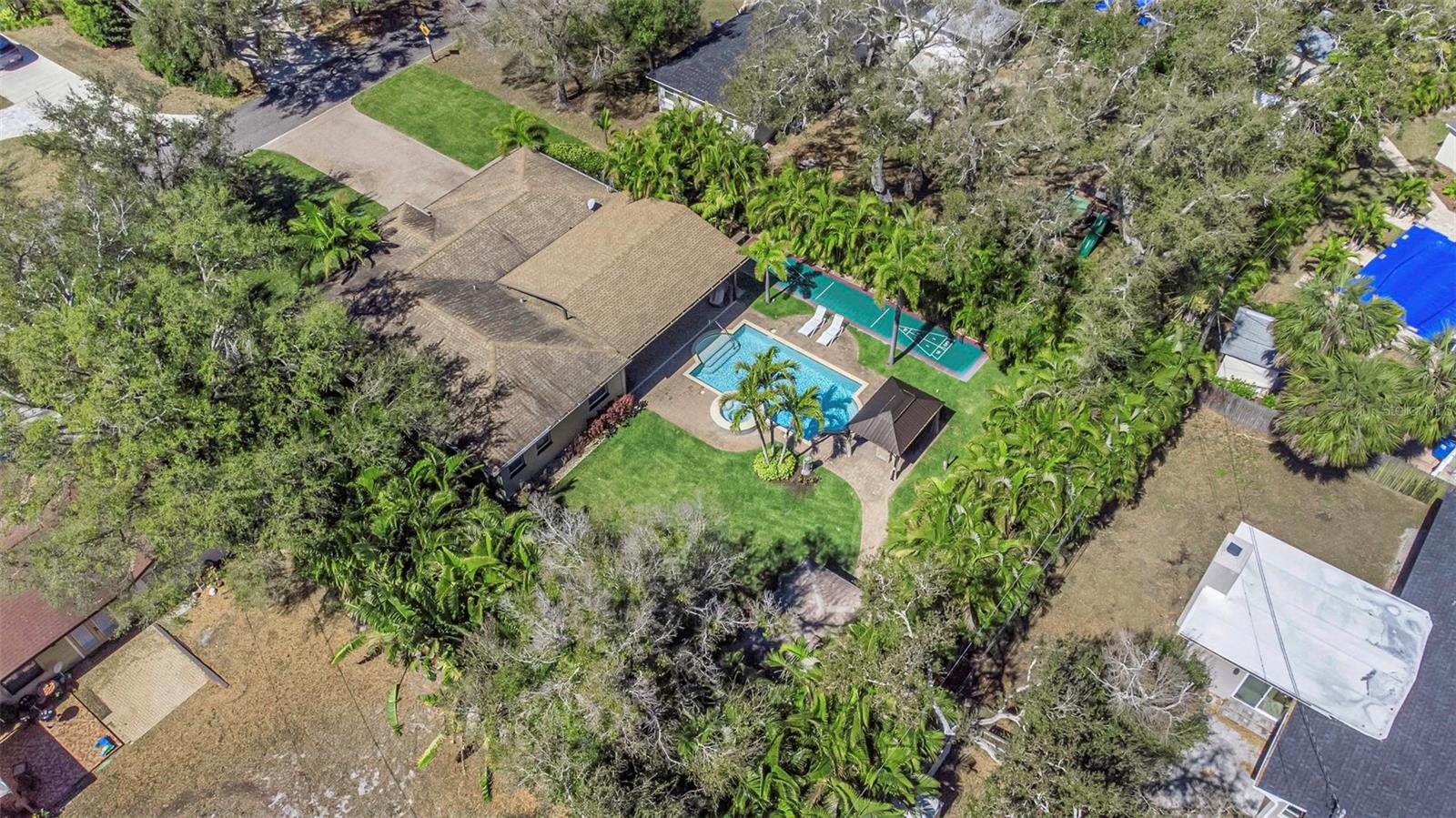 Listing photo id 59 for 1437 Country Club Rd N Road N Country Cl