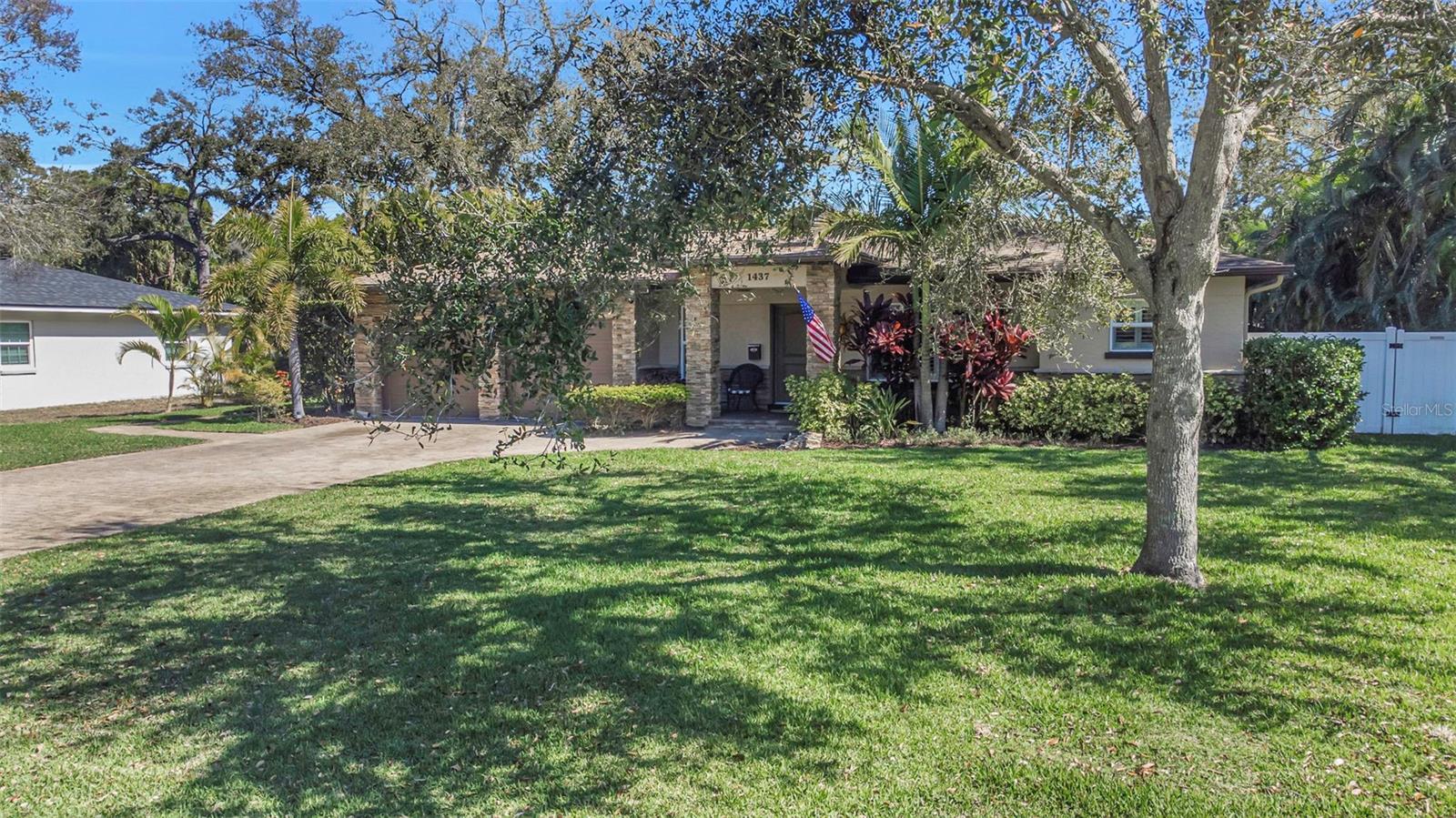 Listing photo id 69 for 1437 Country Club Rd N Road N Country Cl