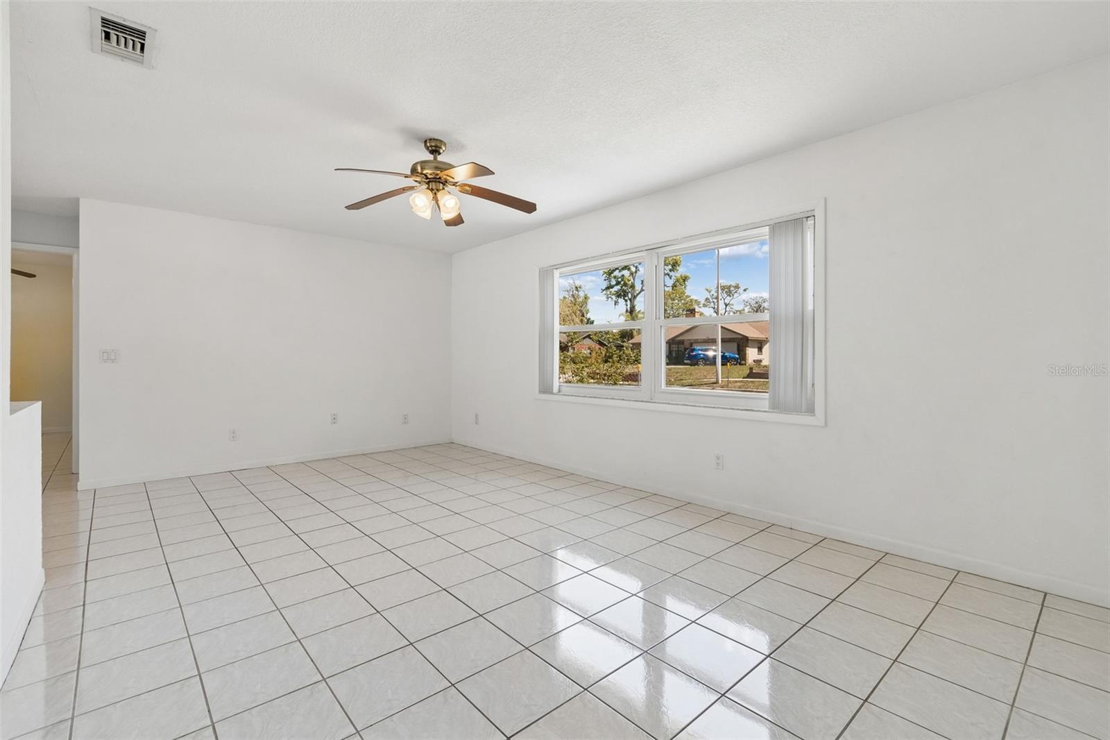 Listing photo id 11 for 2505 Linden Tree Street