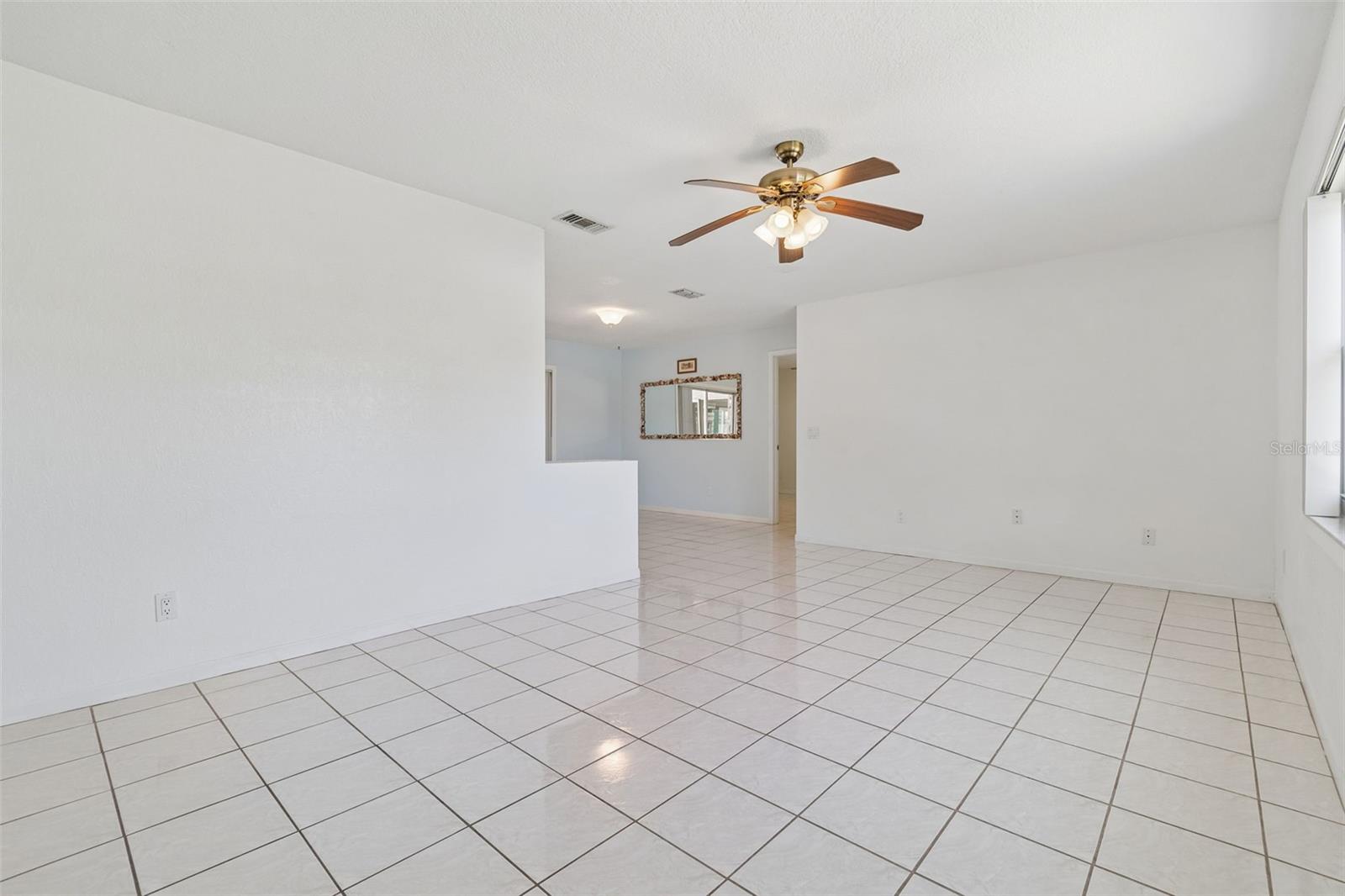 Listing photo id 12 for 2505 Linden Tree Street