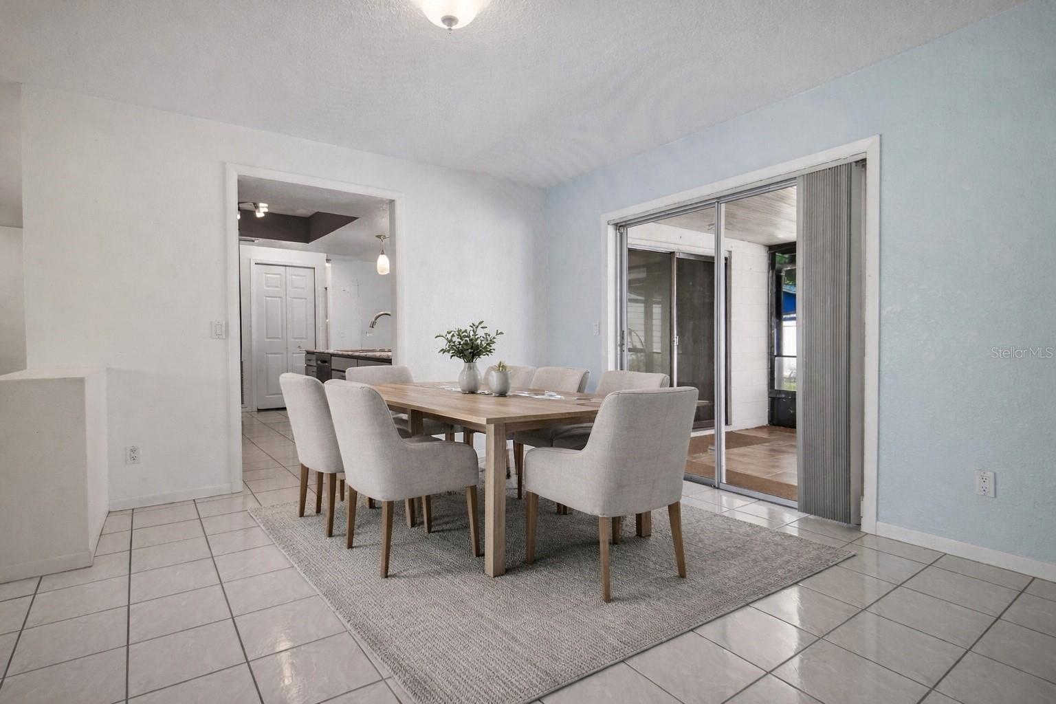 Listing photo id 14 for 2505 Linden Tree Street