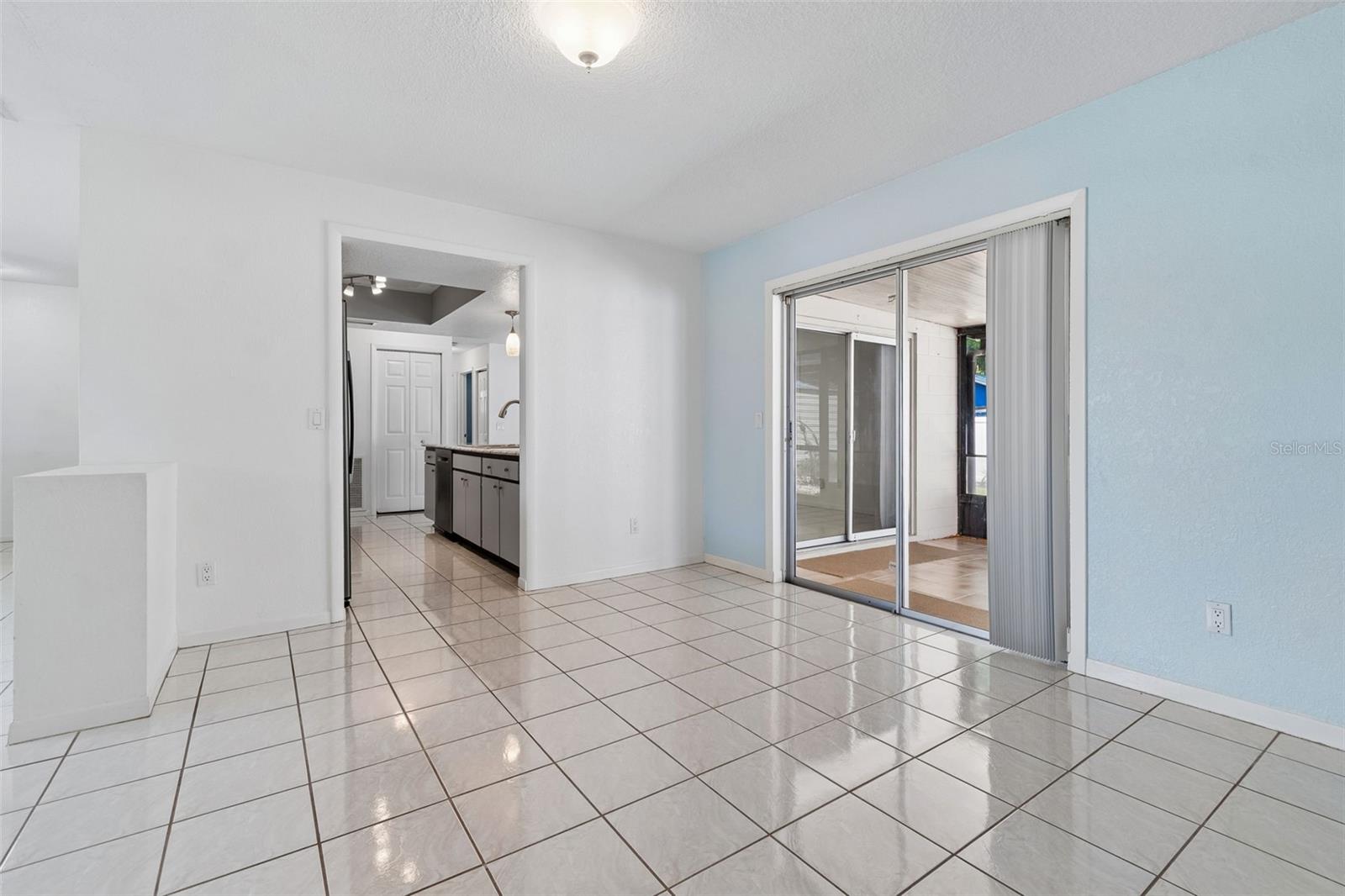 Listing photo id 15 for 2505 Linden Tree Street