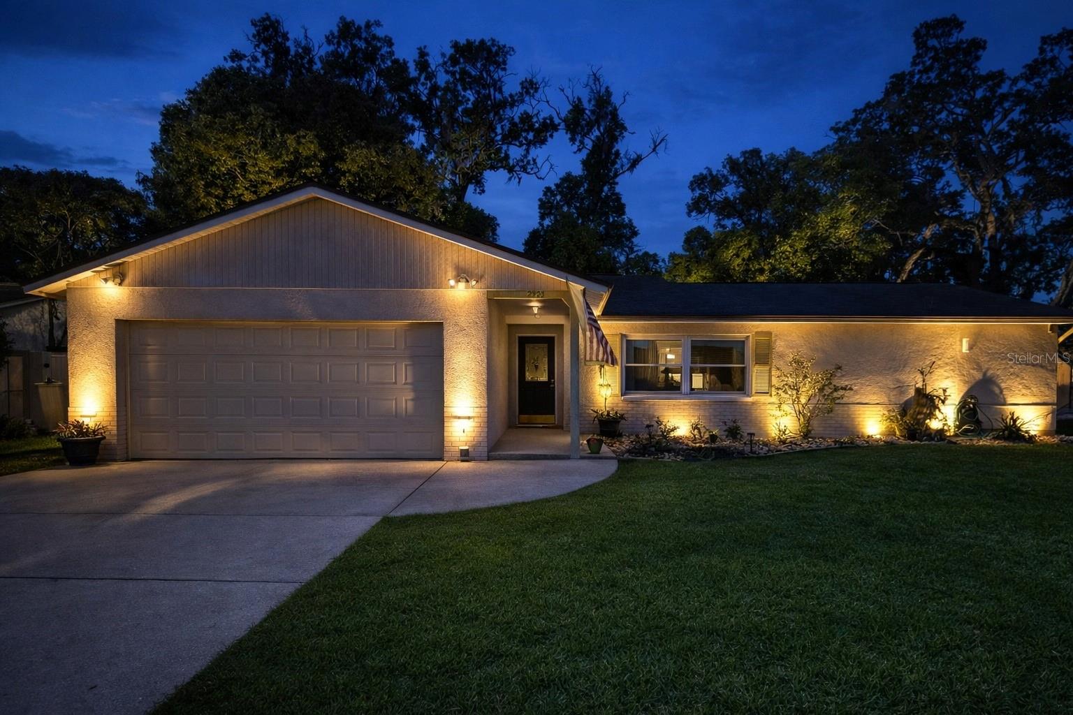 Listing photo id 0 for 2505 Linden Tree Street