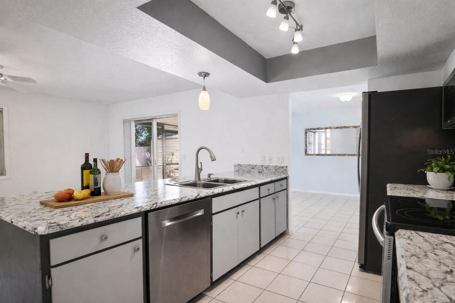 Listing photo id 19 for 2505 Linden Tree Street