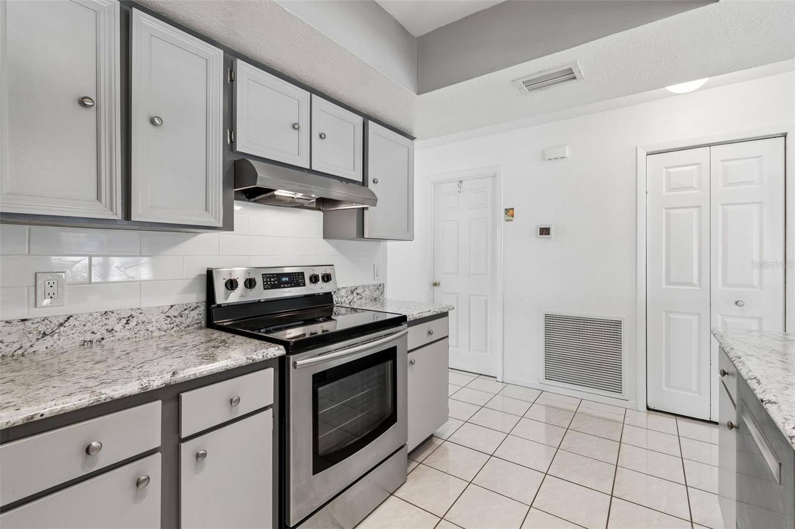 Listing photo id 20 for 2505 Linden Tree Street