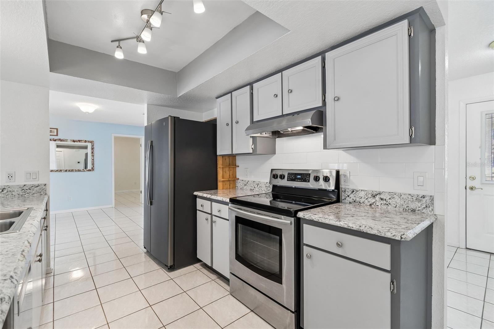 Listing photo id 21 for 2505 Linden Tree Street