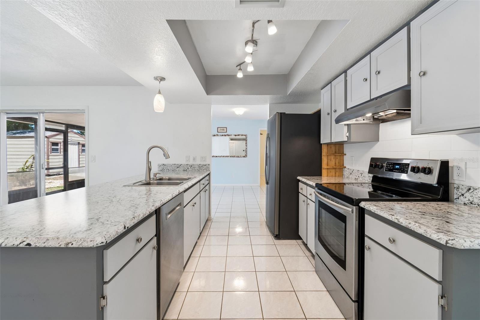 Listing photo id 22 for 2505 Linden Tree Street