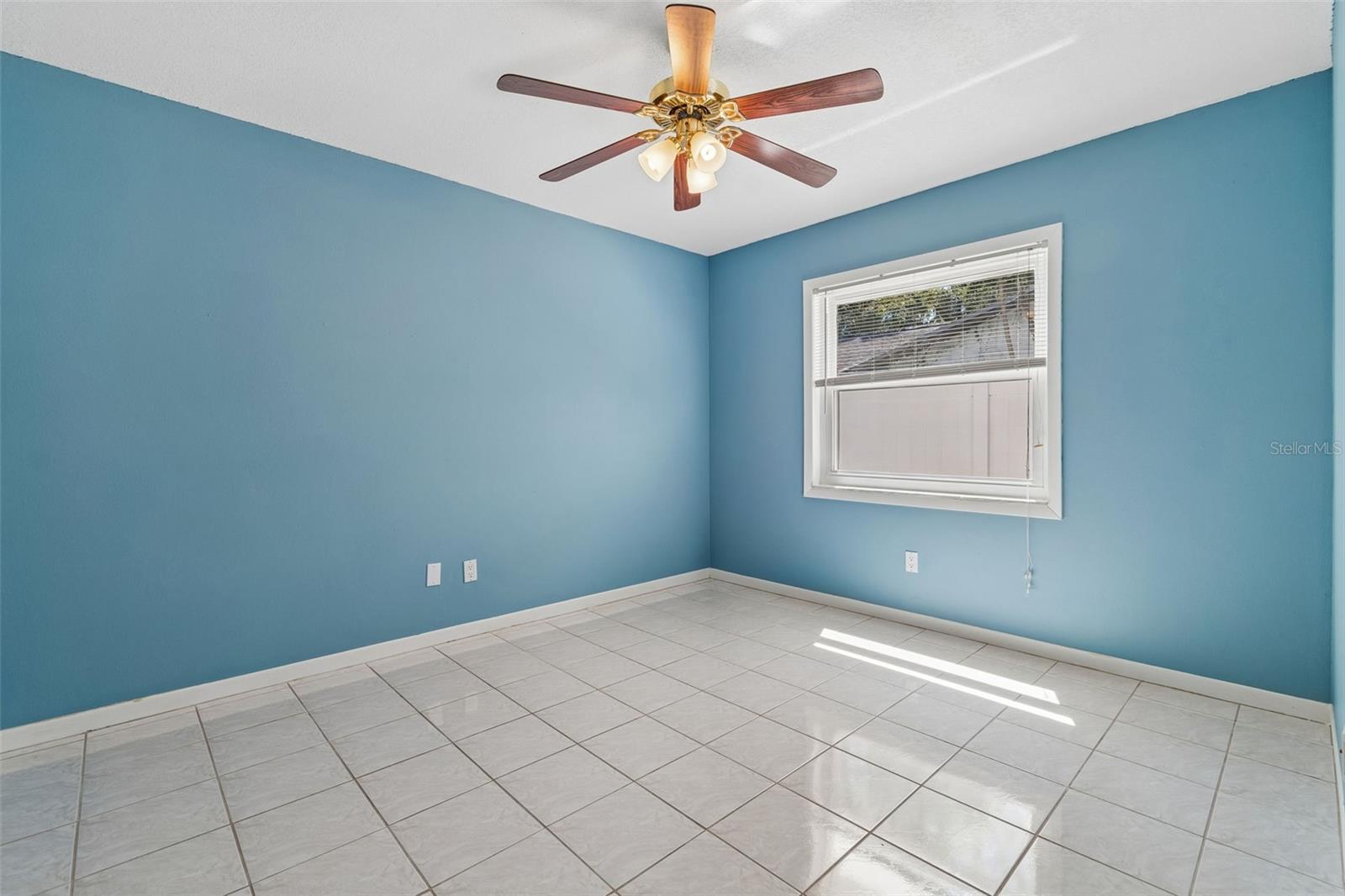 Listing photo id 31 for 2505 Linden Tree Street