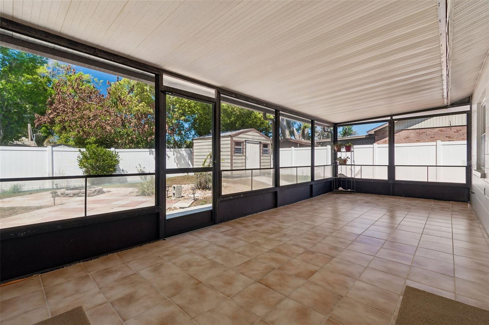 Listing photo id 36 for 2505 Linden Tree Street