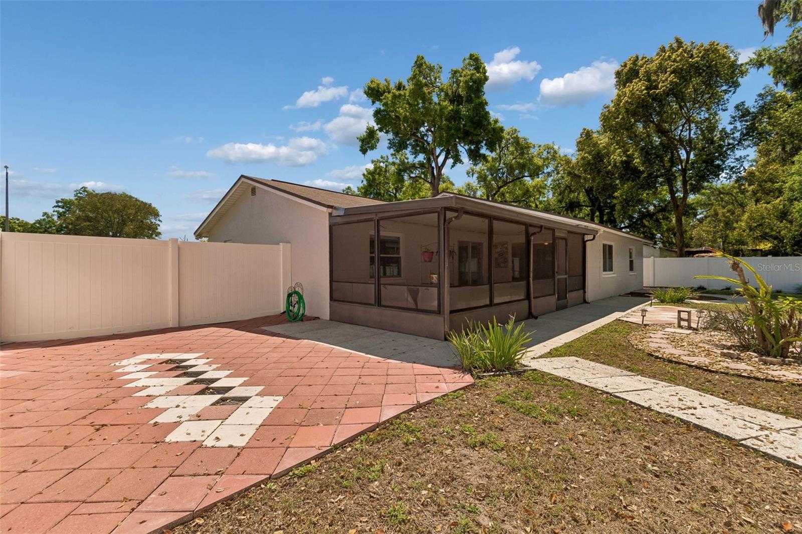 Listing photo id 38 for 2505 Linden Tree Street