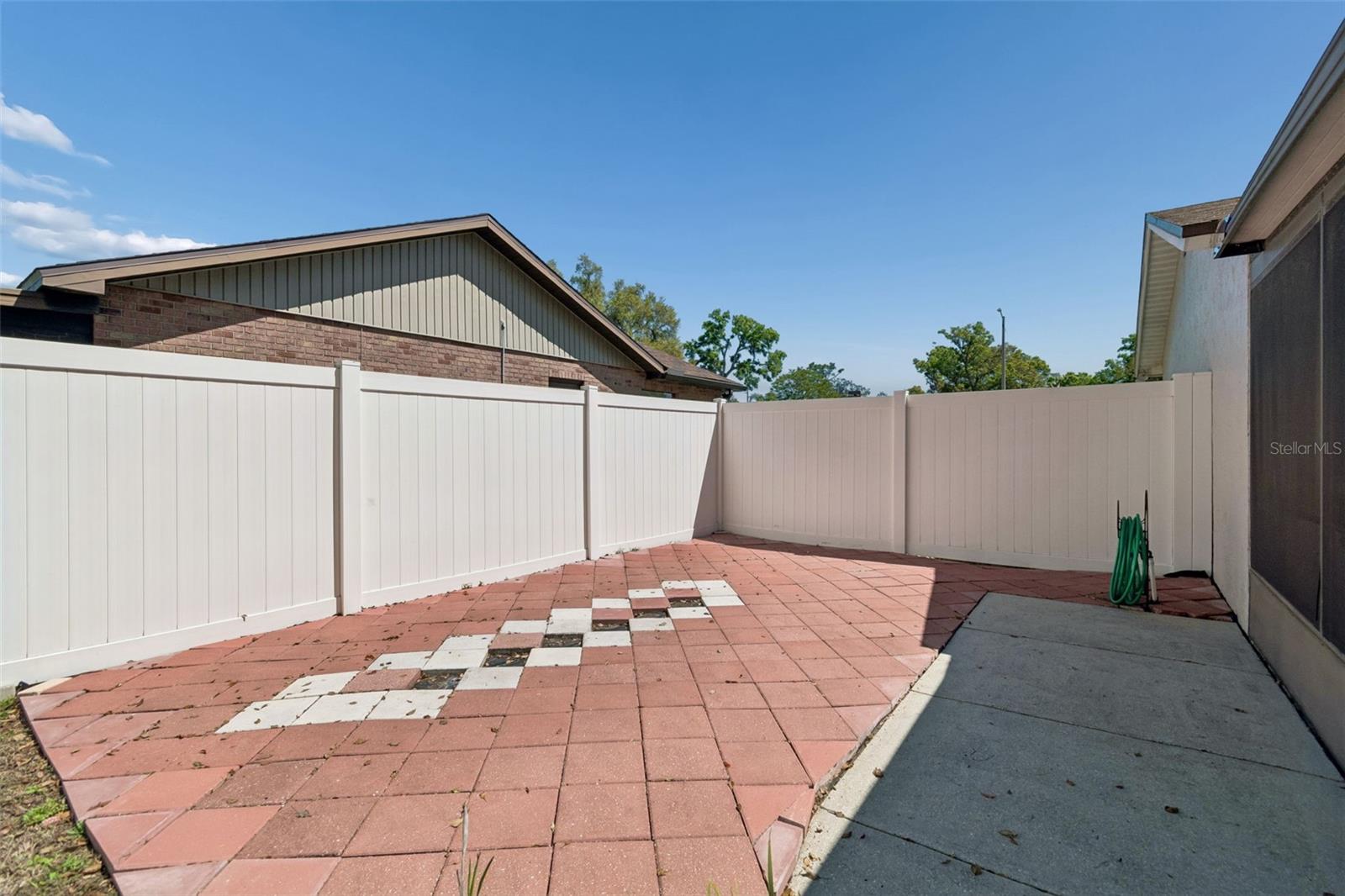 Listing photo id 39 for 2505 Linden Tree Street